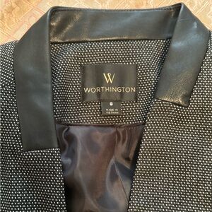 Ladies business suit, jacket and skirt!